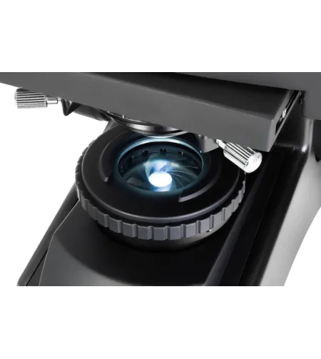 Levenhuk D870T digitaalne trinokulaarne mikroskoop